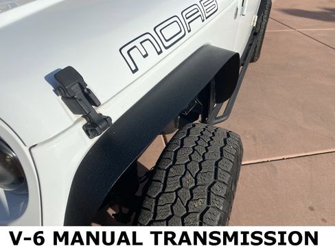 Used 2013 Jeep Wrangler Unlimited Sahara image 4