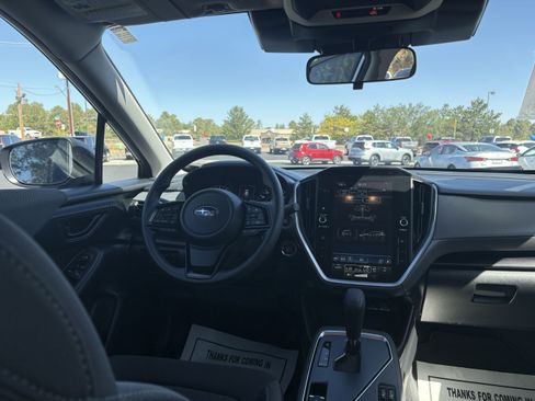 Used 2025 Subaru Crosstrek 2.5i Premium AWD/4WD image 3