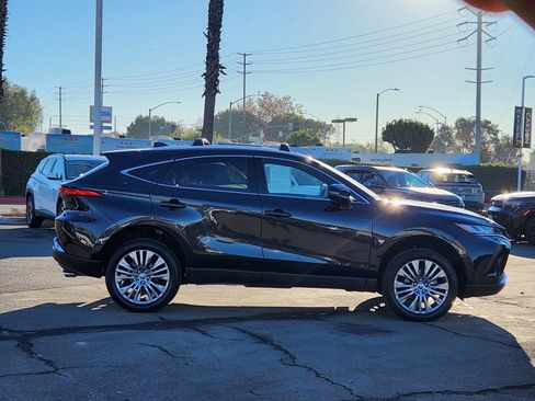 Used 2023 Toyota Venza Limited image 15