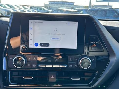 Used 2024 Toyota Highlander XLE image 20