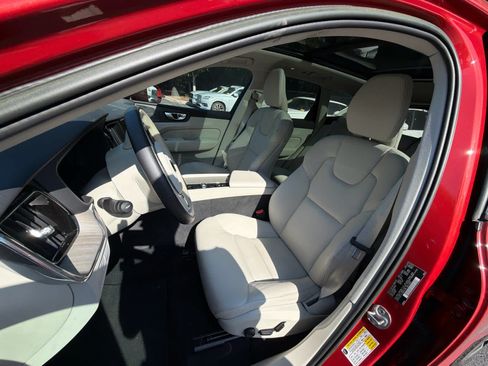 Used 2023 Volvo XC60 B5 Plus AWD/4WD image 25