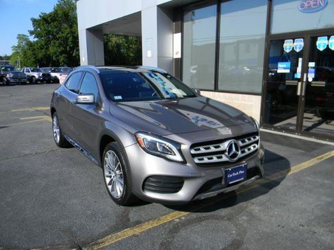 Used 2019 Mercedes-Benz GLA 250 4MATIC image 2