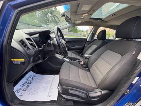 Used 2017 Kia Forte S image 12