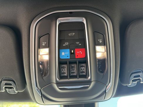 Used 2022 Jeep Wagoneer Series III w/ Premium Group I AWD/4WD image 30