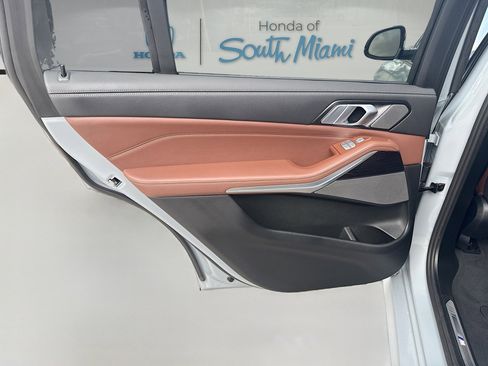 Used 2025 BMW X7 xDrive40i w/ M Sport Package image 26