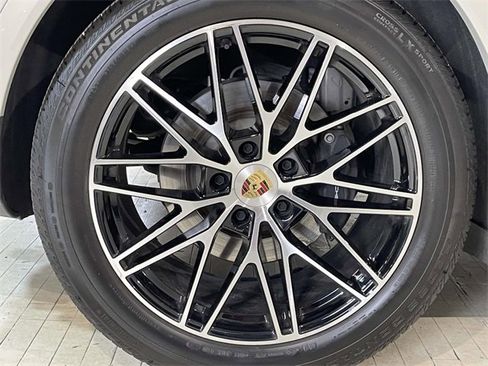Used 2024 Porsche Cayenne image 15