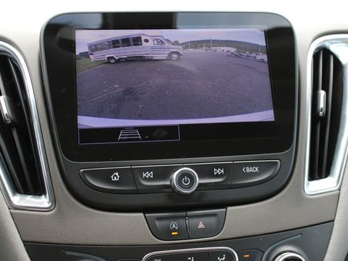 Used 2021 Chevrolet Malibu LT FWD image 37