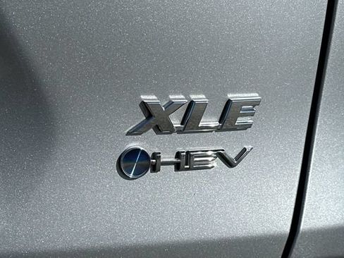 Used 2025 Toyota RAV4 XLE AWD/4WD image 32