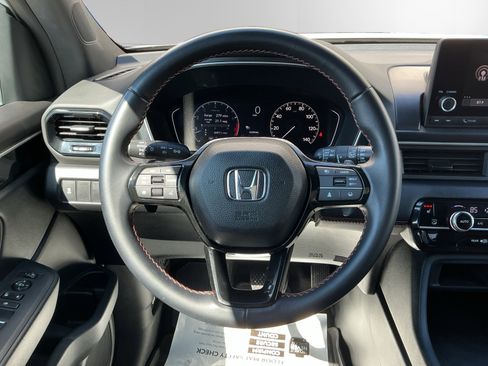 Used 2023 Honda Pilot Sport image 12