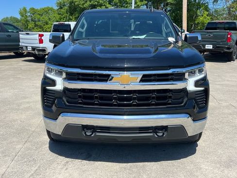 Used 2024 Chevrolet Silverado 1500 LT image 2