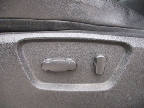 Used 2014 Chevrolet Captiva Sport LT w/ Convenience Package image 25