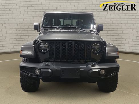 Used 2022 Jeep Gladiator Sport image 2