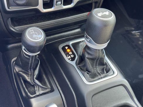 Certified 2025 Jeep Wrangler Unlimited Sahara AWD/4WD image 27