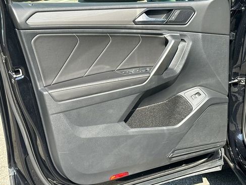 Used 2024 Volkswagen Tiguan SE image 6