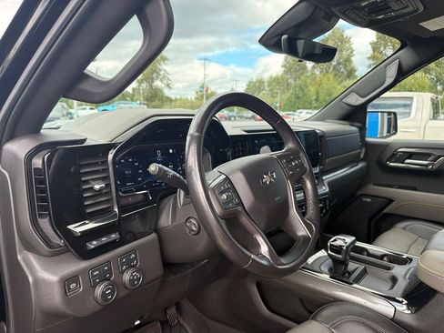 Used 2022 Chevrolet Silverado 1500 ZR2 w/ Technology Package AWD/4WD image 10