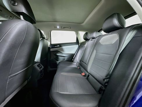 Used 2024 Volkswagen Taos SE w/ Panoramic Sunroof Package FWD image 28