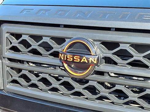 Used 2024 Nissan Frontier PRO-4X image 31