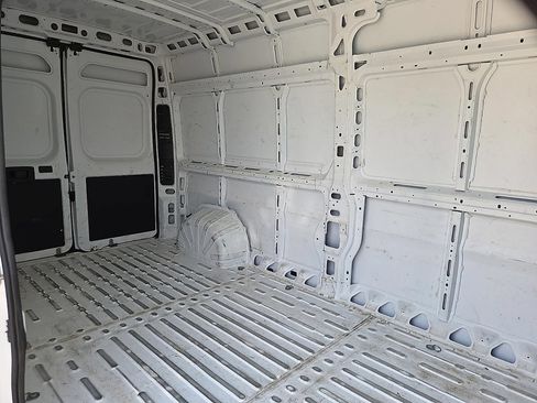 Used 2025 RAM ProMaster 2500 w/ Convenience Group FWD image 9