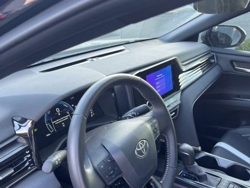 Used 2025 Toyota Camry SE image 13