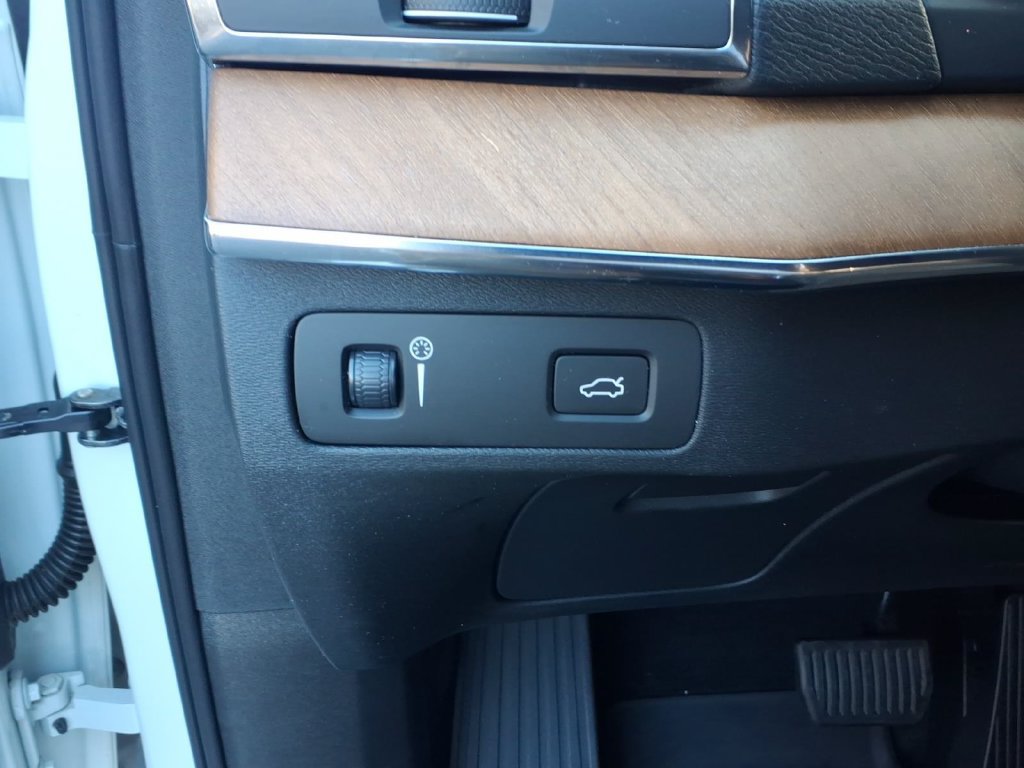 Used 2021 Volvo XC90 T6 Momentum w/ Protection Package Premier AWD/4WD image 19