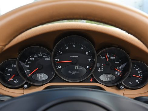 Used 2012 Porsche 911 Carrera 4 AWD/4WD image 8