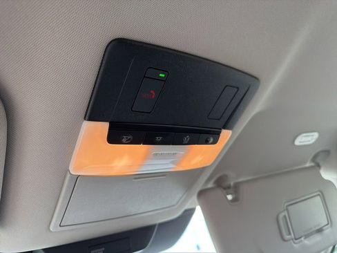 Used 2025 Nissan Pathfinder SV FWD image 18