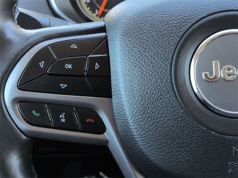 Used 2019 Jeep Cherokee Latitude Plus image 24