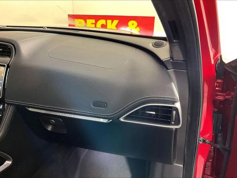 Used 2020 Jaguar F-PACE SVR image 17