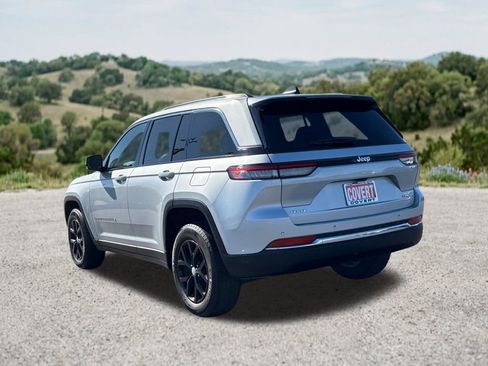 Used 2024 Jeep Grand Cherokee Limited AWD/4WD image 5