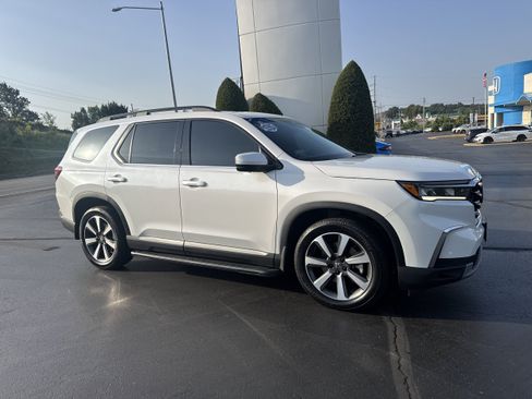 Used 2024 Honda Pilot Elite image 1