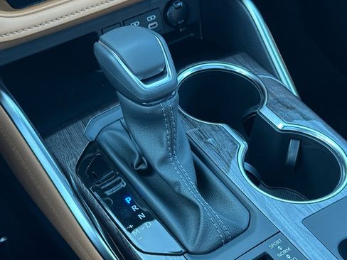 New 2025 Toyota Highlander Platinum image 25