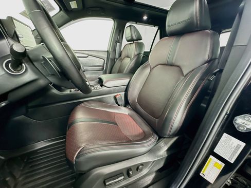 Used 2025 Honda Pilot Black Edition image 22