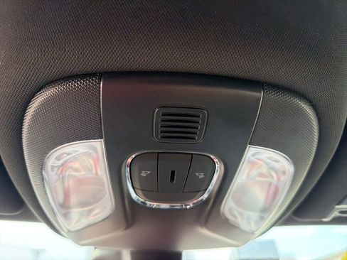 Used 2025 Jeep Compass Latitude AWD/4WD image 32