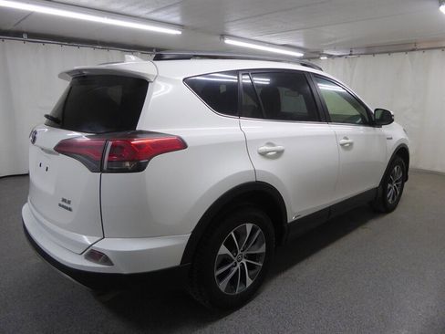 Used 2018 Toyota RAV4 LE image 7