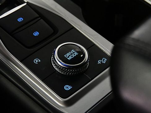 Used 2023 Ford Explorer XLT image 25