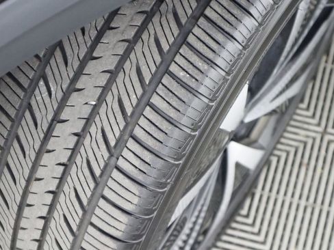 Used 2024 Volkswagen Taos SE image 62