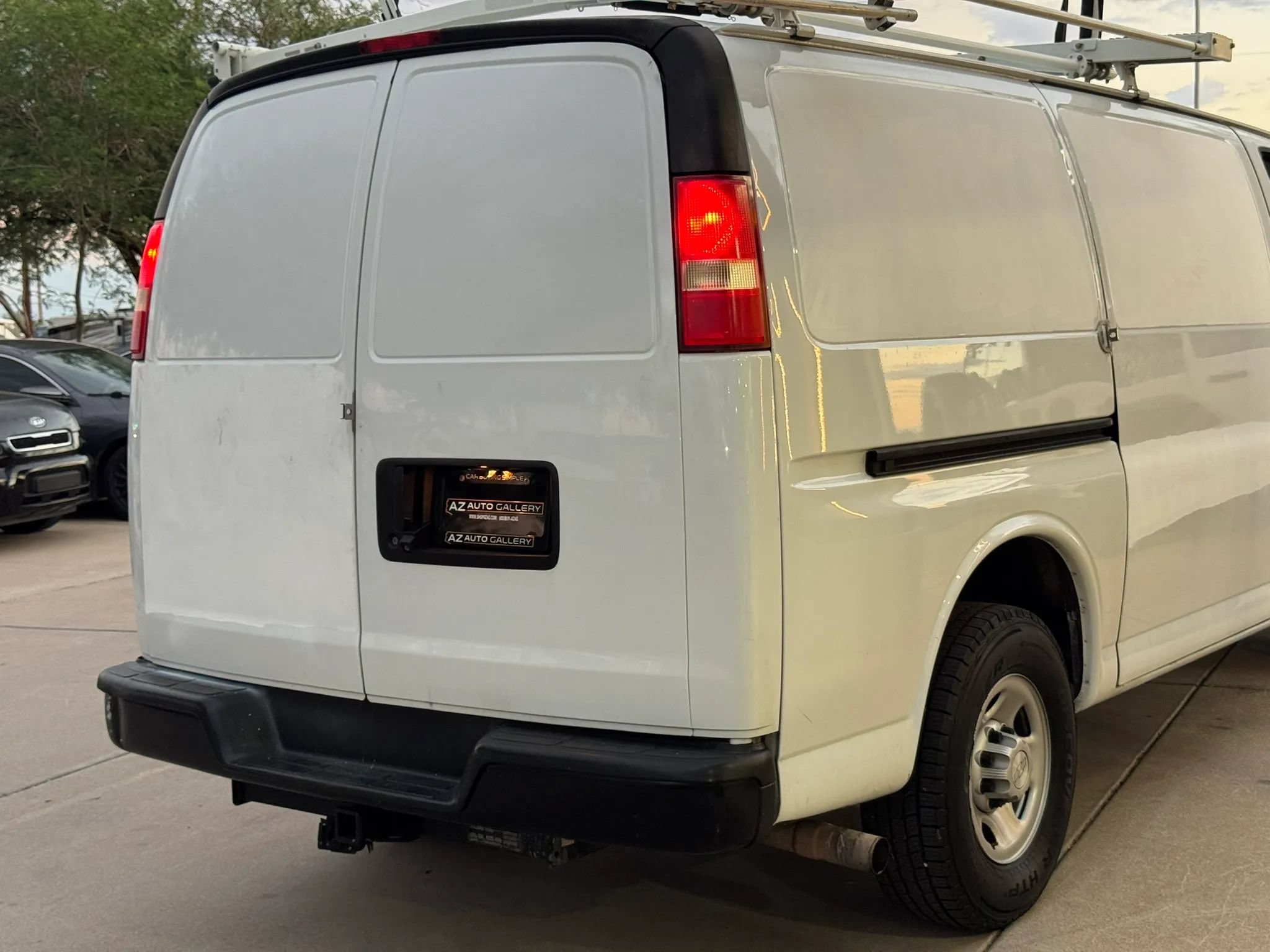 Used 2018 Chevrolet Express 2500 w/ Driver Convenience Package RWD image 30