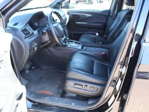 Certified 2022 Honda Passport TrailSport image 2