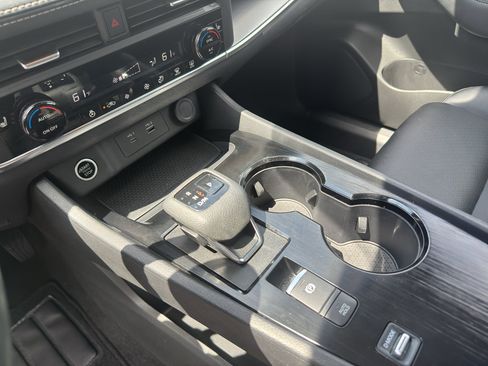 Used 2023 Nissan Rogue SV w/ SV Premium B Package FWD image 14