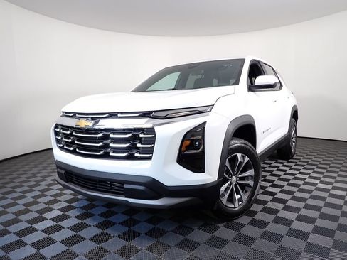 New 2026 Chevrolet Equinox LT FWD image 2