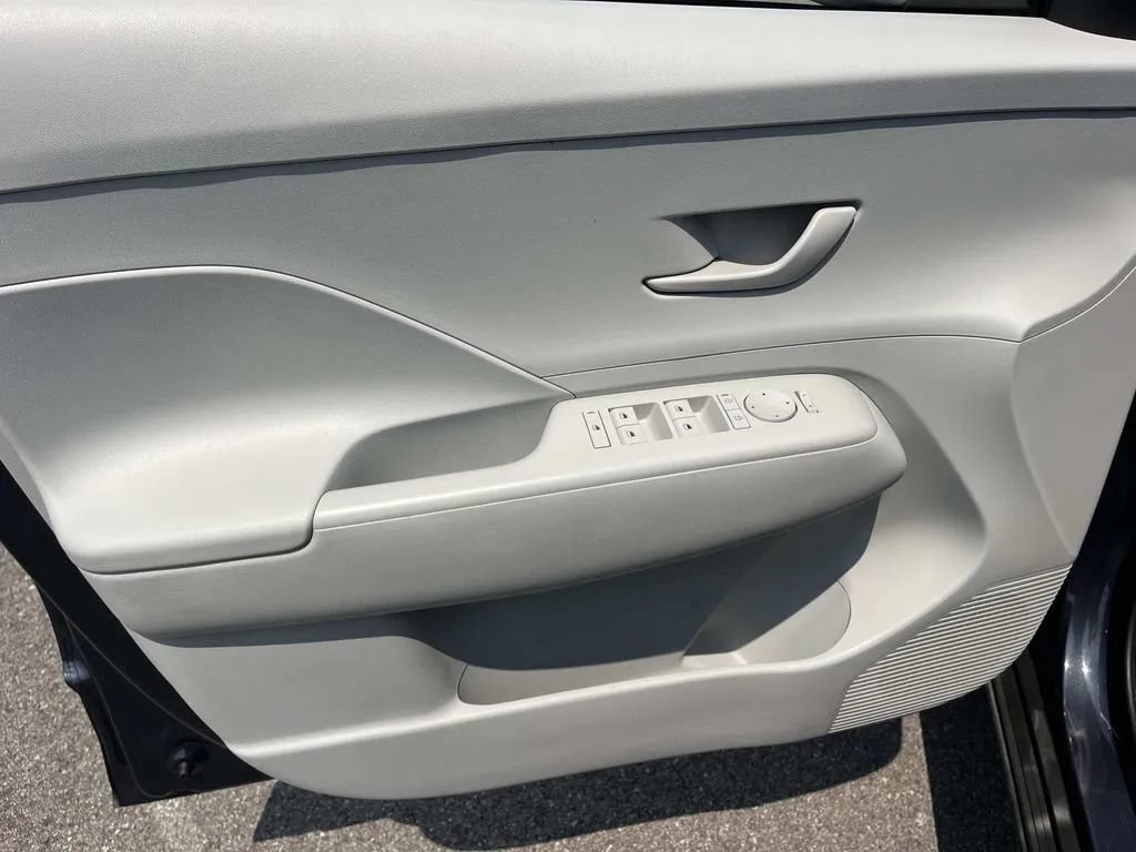 Used 2024 Hyundai Kona SEL FWD image 26