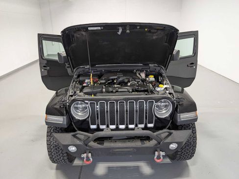 Used 2018 Jeep Wrangler Unlimited Sahara AWD/4WD image 12