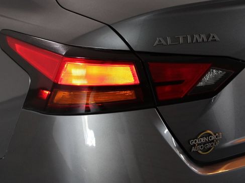Used 2024 Nissan Altima 2.5 SV FWD image 52
