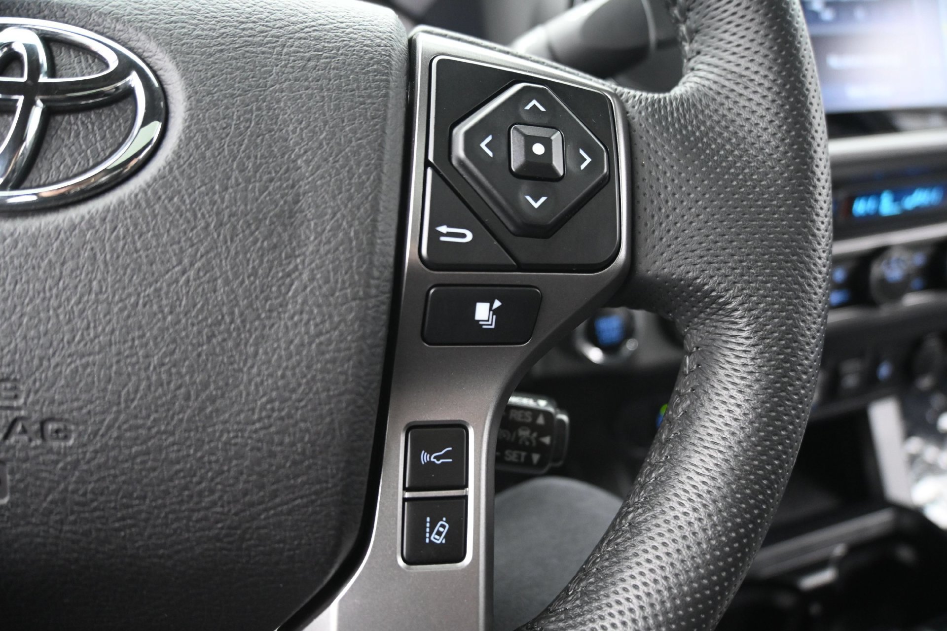 Used 2021 Toyota Tacoma Limited AWD/4WD image 23