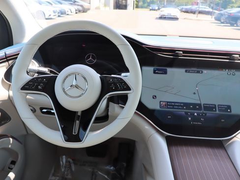 Used 2023 Mercedes-Benz EQS 580 4MATIC SUV w/ Pinnacle Trim Package image 11