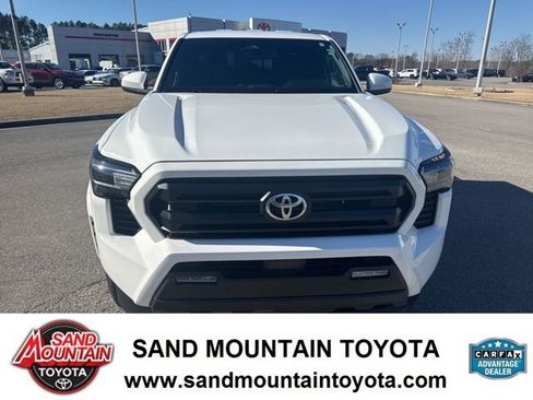 Used 2024 Toyota Tacoma SR5 w/ SR5 Upgrade Package image 8