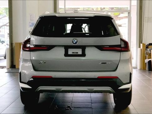Used 2023 BMW X1 xDrive28i AWD/4WD image 4