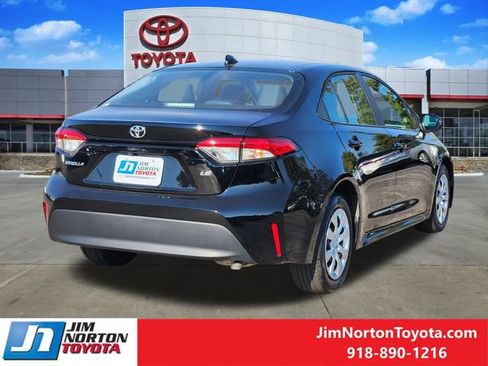 Used 2025 Toyota Corolla LE FWD image 5