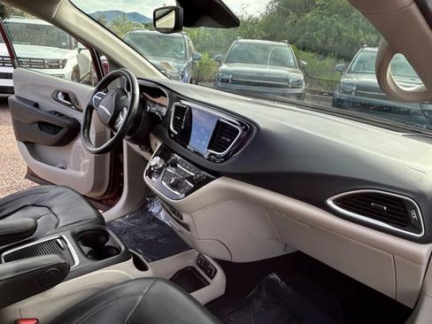 Used 2020 Chrysler Pacifica Touring-L Plus FWD image 18