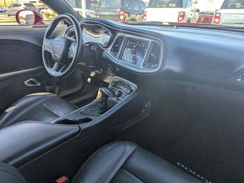 Used 2020 Dodge Challenger SXT w/ Plus Package image 12